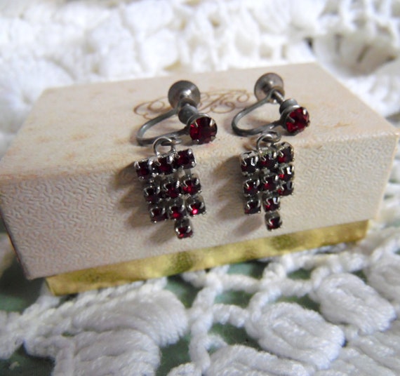 Antique/Vintage 40s/50s Garnet Screw Back Dangle E