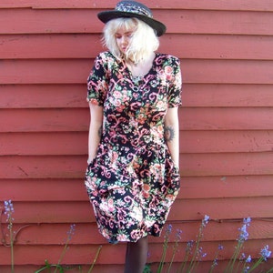 80s Lady Carol Button Up Black and Pink Floral Spring Summer Dress with Pockets m 12