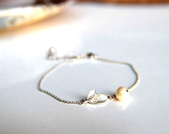 Bracelet with rhodium plated leaves and white culture pearl, a cute gift for her