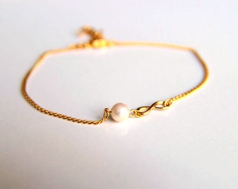 Gold plated infinity charm bracelet with white culture pearl, a perfect gift for her with minimalist style