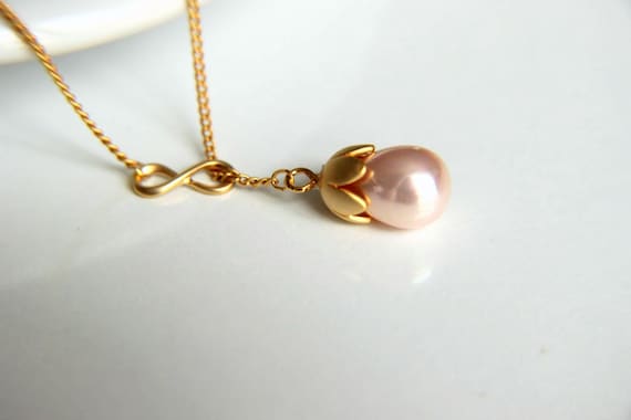 Necklace: Pink Pearl in the Form of Bud With Gold Plated