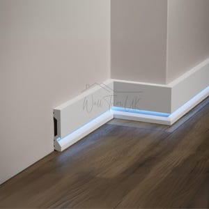 LED Baseboard Molding - Modern White Floor Moulding Trim - Decorative Skirting Board - Waterproof Bathroom Base Boards - Zócalo Decorativo