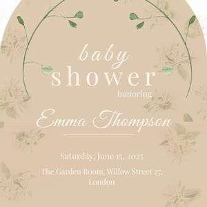 Può includere: Un invito a un baby shower beige con accenti floreali verdi. Il testo recita "baby shower in onore di Emma Thompson" e include la data, la posizione e la frase "I regali sono ben accetti, ma la tua presenza è il vero regalo. Non vediamo l'ora di festeggiare con te!"