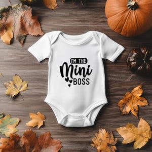 Baby rompertje van biologisch katoen met spreuk Mini Boss korte mouw cadeau voor geboorte babyshower doop