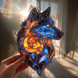 Acchiappasole in acrilico a forma di lupo cosmico, finta vetrata da appendere alla finestra, arte mistica della galassia, regalo per gli amanti degli animali celesti, decorazione acchiappasole