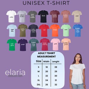 Puede incluir: Un juego de tres tazas de cer&aacute;mica con un esmalte moteado de color crema. Cada taza presenta un dise&ntilde;o pintado a mano diferente: una hoja azul y verde, una flor amarilla y una baya roja. Las tazas tienen un dise&ntilde;o simple y moderno.