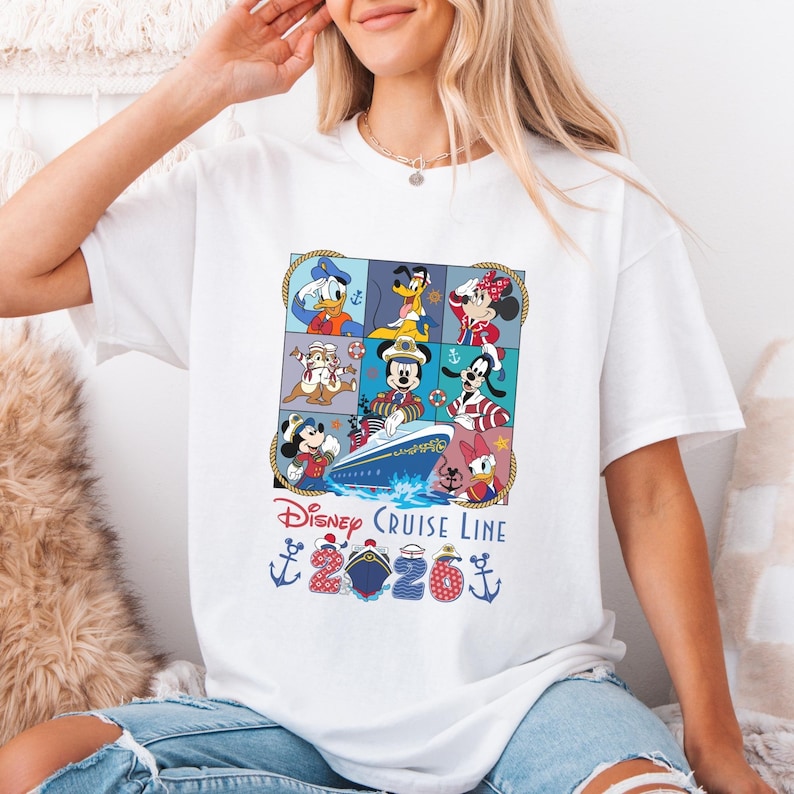 Puede incluir: Una taza de cer&aacute;mica blanca con un asa negra y el texto "But First, Coffee" en un estilo manuscrito. La taza probablemente tiene entre 310 y 425 ml, perfecta para una bebida matutina.