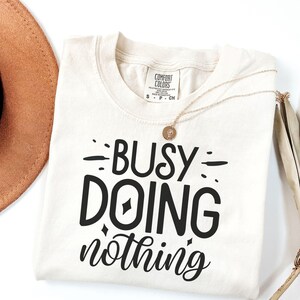 Comfort Colors® Busy Doing Nothing Shirt, Minimalist Retro Funny Quote Tee, Funny Lazy Day Shirt, Funny T-Shirt, Chill Vibes Tee