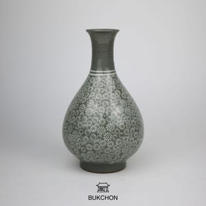 Korean Buncheong Chrysanthemum Vase – Handcrafted Inlay Pottery