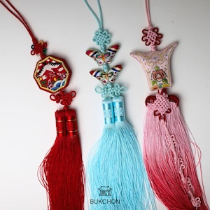 koreanische Norigae – gestickte Hanbok Ornamente mit traditionellen Quasten