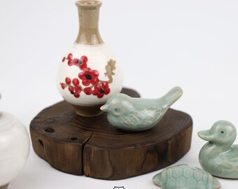 手作り韓国風粉青花瓶セット - 青磁の動物の置物、ヒノキの台座 - Etsy