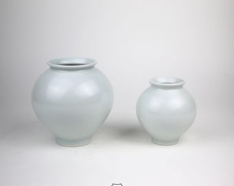 手作り韓国白磁月壺（魚の絵が描かれた中華風絵付け）、陶器、室内装飾