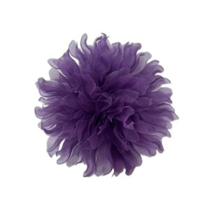 M&S Schmalberg 13 cm broschnål med lila organzablommor och krysantemum i siden, hatttyg