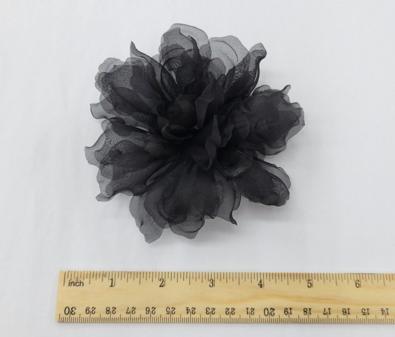 M&S Schmalberg 4.5 Black Flower Gardenia Flower Silk Organza Millinery Fabric Flower Brooch Pin imagem 2