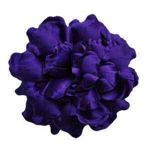 Broche de flores de tela con diseño de gardenia morada de 4,5&quot; de M&S Schmalberg