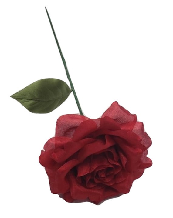 Foto Di Riserva - Il Tessuto Floreale Di Seta Con La Rosa Rossa Fiorisce Su Un Beig Image99366089