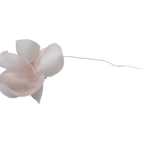 M&S Schmalberg 2" Tiny Silk Flower Petal Ties on wire.  Great for mixing and matching. Light Pink