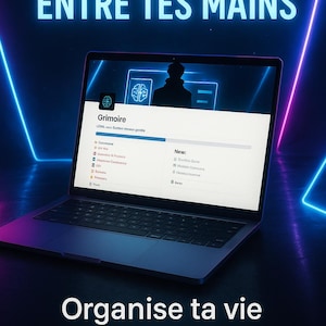 Puede incluir: Un ordenador portátil con un fondo de luz de neón azul y rosa brillante. La pantalla del portátil muestra un sitio web con el texto "Grimoire" y una lista de características. El texto "LE POUVOIR EST ENTRE TES MAINS" se muestra en letras grandes, negritas y azules sobre el portátil. El texto "Organise ta vie comme un héros" se muestra en letras blancas debajo del portátil.