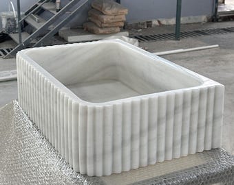 Lavabo in Marmo di Carrara – Design Rettangolare Scanellato in Pietra per Bagni Moderni e Classici