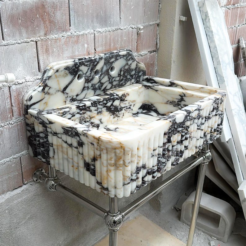 Calacatta Viola Fluted Marble Sink with Chrome Stand & Sculpted Backsplash | Two-Leg Wall Support Hand Carved Stone | Custom Luxury Vanity bild 2