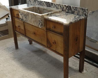 Lavabo mural de mármol Calacatta acanalado con tocador de madera – Lavabo personalizado con salpicadero