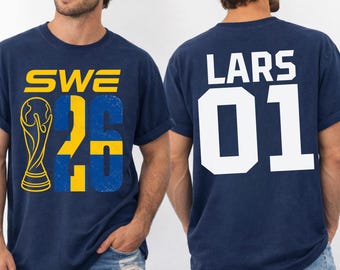 Camiseta personalizada de la selección sueca de fútbol de 2026 con nombre y número, camiseta gráfica vintage con la bandera sueca de fútbol.