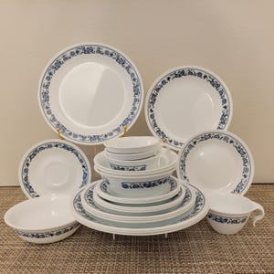 Vintage Corelle OLD TOWN BLUE Pattern Dinnerware Set of 24
