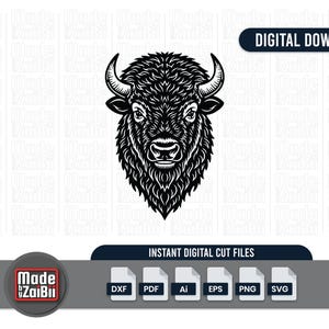 Può includere: Illustrazione in bianco e nero di una testa di bisonte con corna ricurve. Download digitale con formati di file DXF, PDF, AI, EPS, PNG e SVG. È presente anche il logo "Made by ZaiBii".