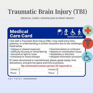 Puede incluir: Una tarjeta de atención médica azul para la lesión cerebral traumática (TBI). La tarjeta incluye una lista de síntomas y espacio para información de contacto. La tarjeta también tiene símbolos médicos y el texto "Medical Care Card".