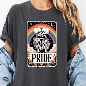 Regenbogen Pride Shirt, Comfort Colors® LGBTQ + Pride Tarot Karte T-Shirt, Gleichheitsrecht T-Shirt, Gay Transgender Menschrecht Tshirt, Skeleton Pride