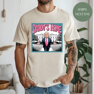 Camiseta &quot;Papá está en casa&quot;, camiseta &quot;Trump preppy&quot;, camiseta &quot;Hagamos a Estados Unidos grande otra vez&quot;, camiseta &quot;Delincuente votante&quot;, segundo mandato de Trump, Trump divertido 2025, Día del Padre