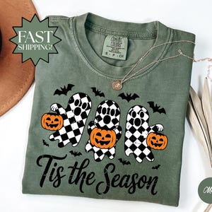 Vintage Halloween Comfort Colors® Shirt, Tis&#39; the Season, Retro Halloween Aesthetic, Women&#39;s Halloween Shirt, Pumpkin Witch Graphic Tee