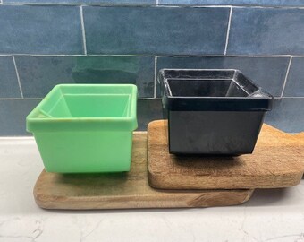 Vintage Planters, J & J Swift Moist-Rite Plastic Planter, Black, Green, Built in Tray, Green Planter, Black Planter