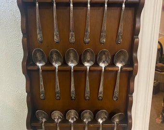 US President Collectible Spoons in Wooden Spoon Display, First 18 President Spoons Set, WM Rogers, Silverplate