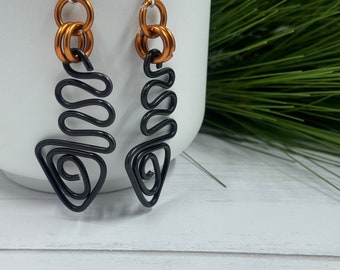 Black Aluminum Wire Zig Zag Earrings, copper colored accents with sterling silver earwire / Gift for mom / Geometeric Jewelry
