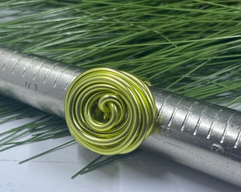 Light Green Round Statement Aluminum Wire Ring