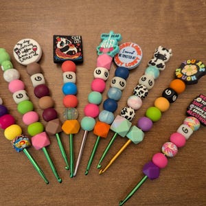 Beaded Crochet Hook – Ergonomic Handmade Hook with Fun Beaded Grip