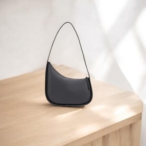 Sac à bandoulière demi-lune - bandoulière en cuir minimaliste pour femme - sac à main élégant en demi-cercle - petit sac à main de tous les jours - cadeau pour elle