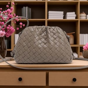 Dumpling bag en cuir végétalien tissé à la main - Élégant fourre-tout entrelacé - Porte-monnaie vintage pour maquillage - Sac à main tressé pour tous les jours - Cadeau pour femme