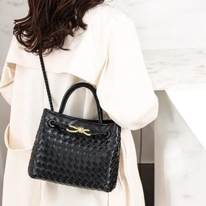 Geflochtene vegane Leder Umhängetasche für Frauen - Weiche Schultertasche aus echtem Rindsleder - Handgefertigte, elegante Handtasche für jeden Tag - Geschenk für Mutter oder Frau