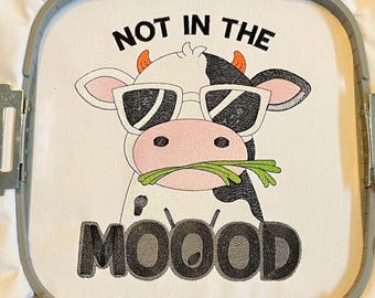 Not In The Mood grappige koe machineborduurontwerp, sarcastische digitale PES DST-bestanden