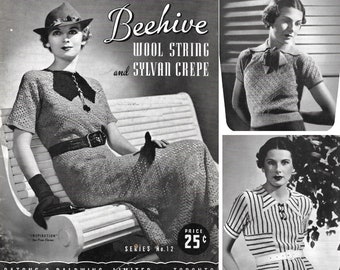 Peut inclure: Publicité vintage présentant une femme dans une robe, un chapeau et des gants en crochet. Le texte indique "Beehive Wool String and Sylvan Crepe". L'annonce comprend également le prix de 25 cents et le texte "Patons & Baldwins, Limited, Toronto."