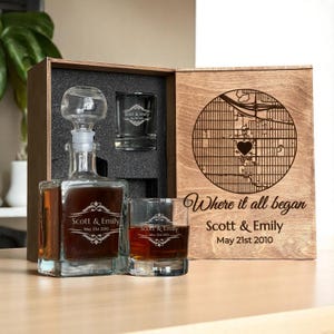 Où tout a commencé, notre premier rendez-vous, carte-cadeau de mariage, carte personnalisée, où nous nous sommes rencontrés en verre, verres gravés, ensemble de carafes à whisky