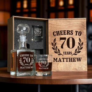 70e verjaardagscadeau, whiskykarafset, gepersonaliseerde glazen, aangepast geëtst glas, 1955 Whiskyglas Proost op 70 jaar cadeau voor 70 jaar