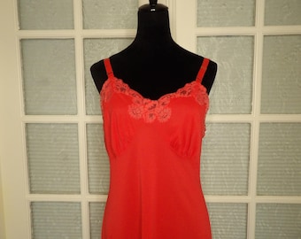 Vintage rode slip uit Lorraine