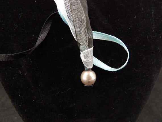 Artisan Style Multiple Ribbon Central Pendant - image 4