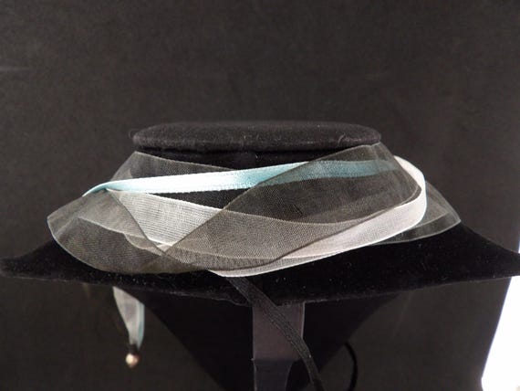 Artisan Style Multiple Ribbon Central Pendant - image 5