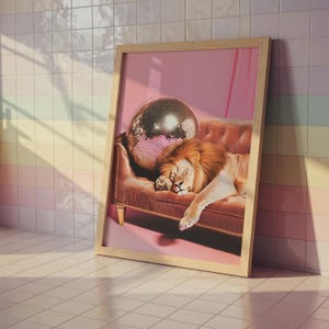 Maximalist Wall Art I Disco Leo I Leo Print I Wohnzimmer I Schlafzimmerdeko I Wandprint I Trendige Wandkunst I Skurrile Dopamin Deko
