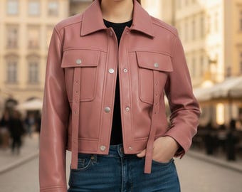 Giacca corta in pelle marrone moka fatta a mano da donna / Cappotto bomber con colletto in stile motociclista e dettagli con cinturino multiuso