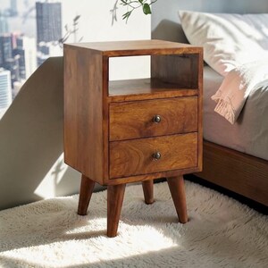 Mini Classic Chestnut Nightstand – Solid Mango Wood Bedside Table with Brass Knobs & Nordic Legs, Mid-Century Deco Style for Bedrooms